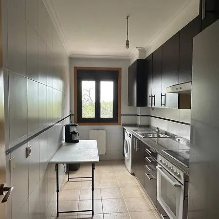 Amplio Piso Con Garaje Privado Y Piscina شقة