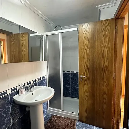 Amplio Piso Con Garaje Privado Y Piscina شقة